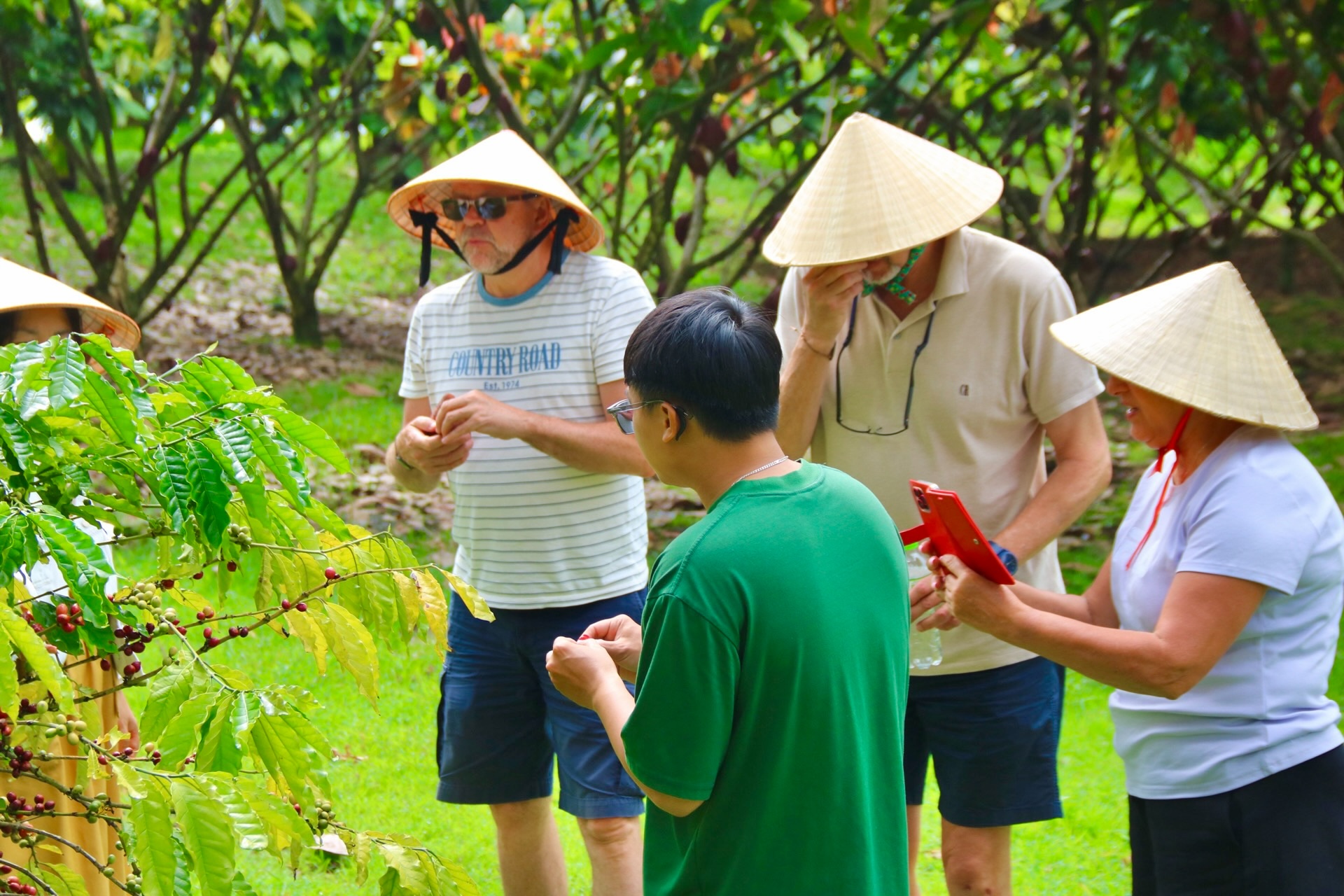 LOCAL LIFE & WATERFALL TOUR